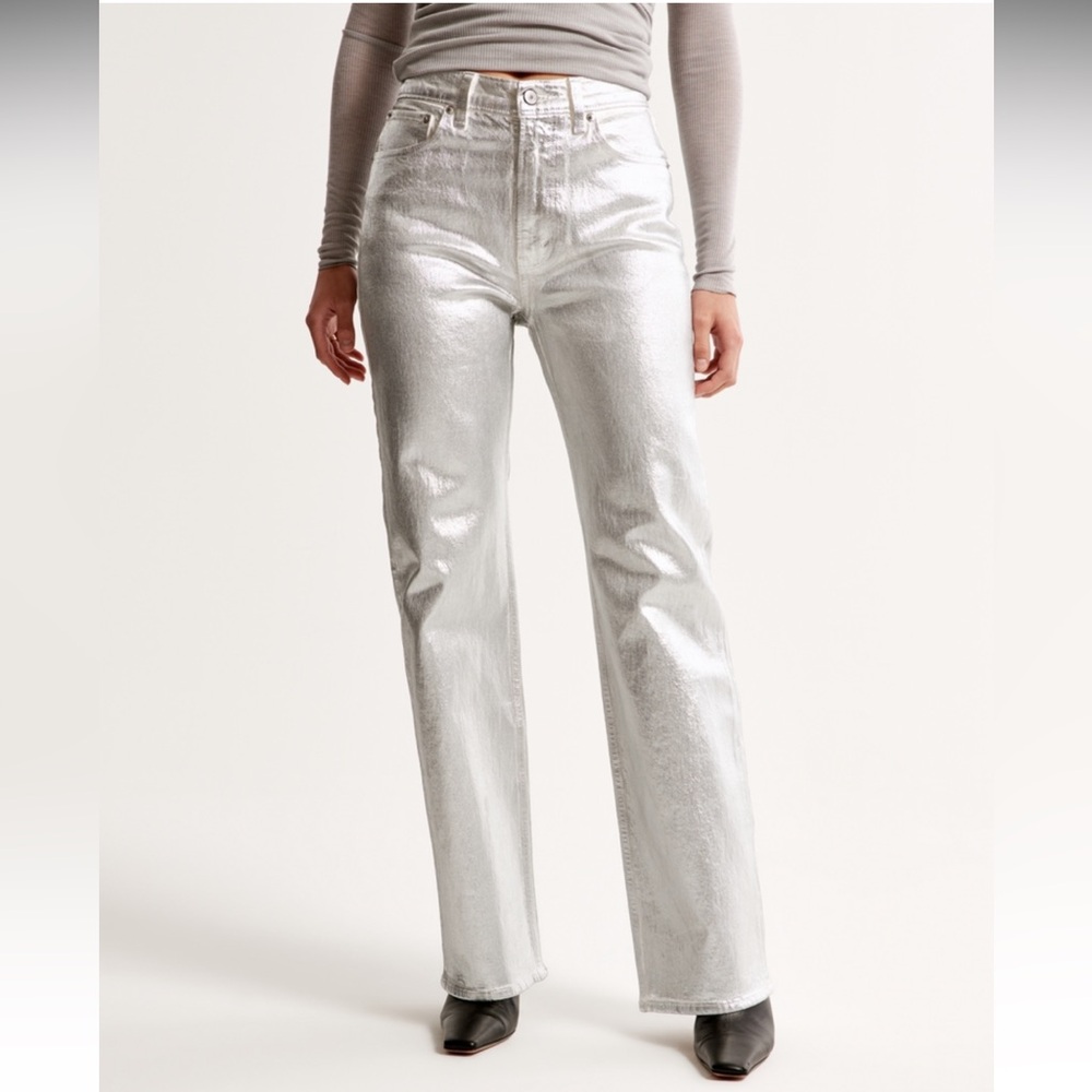 Abercrombie & Fitch Silver 90’s Relaxed Straight Leg Jeans
